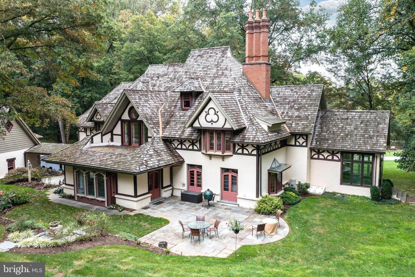8. Detached House for Sale at 21 RABBIT RUN Malvern, Pennsylvania 19355 United States