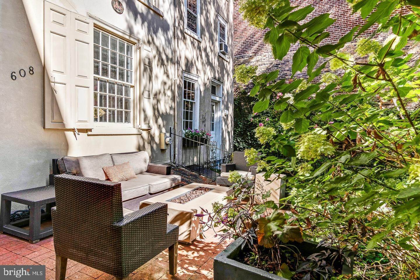 Semi-Detached House for Sale at 608 S FRONT Street Philadelphia, Pennsylvania 19147 United States