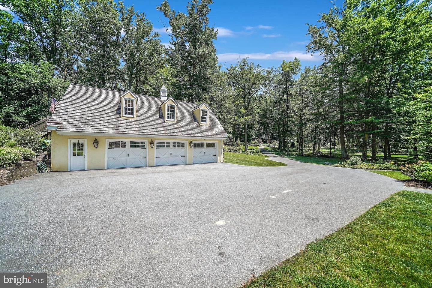 15. Detached House for Sale at 400 DUTTON MILL Road Malvern, Pennsylvania 19355 United States