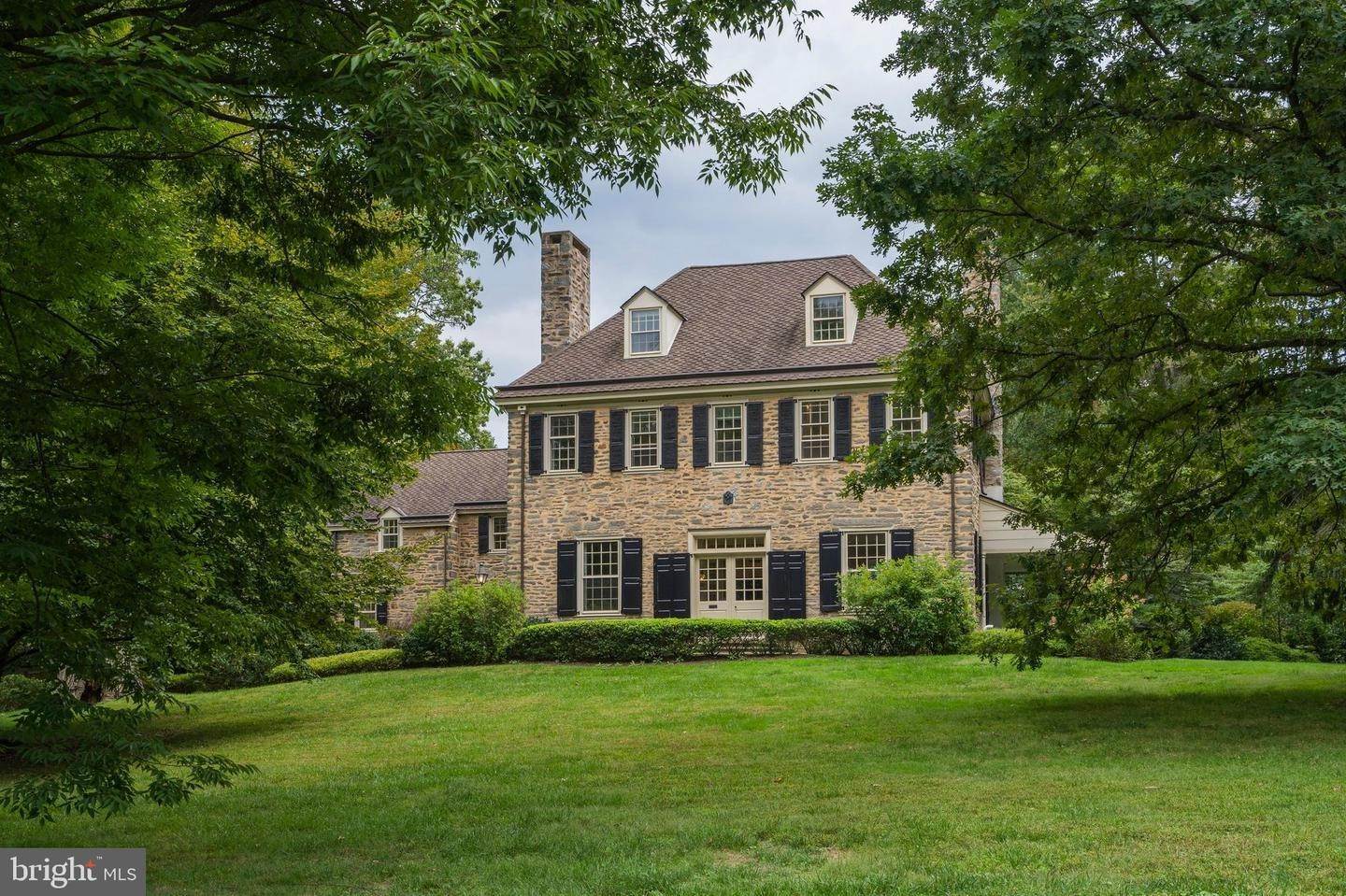 Detached House for Sale at 38 SUMMIT Street Philadelphia, Pennsylvania 19118 United States