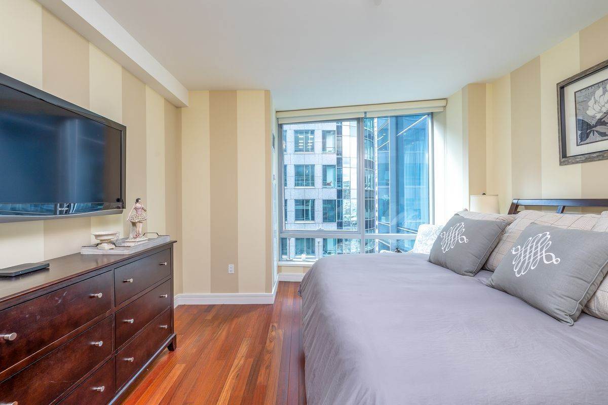 12. Condominiums for Sale at 1414 South Penn Square, Philadelphia, PA 19102 1414 South Penn Square, 18H Philadelphia, Pennsylvania 19102 United States