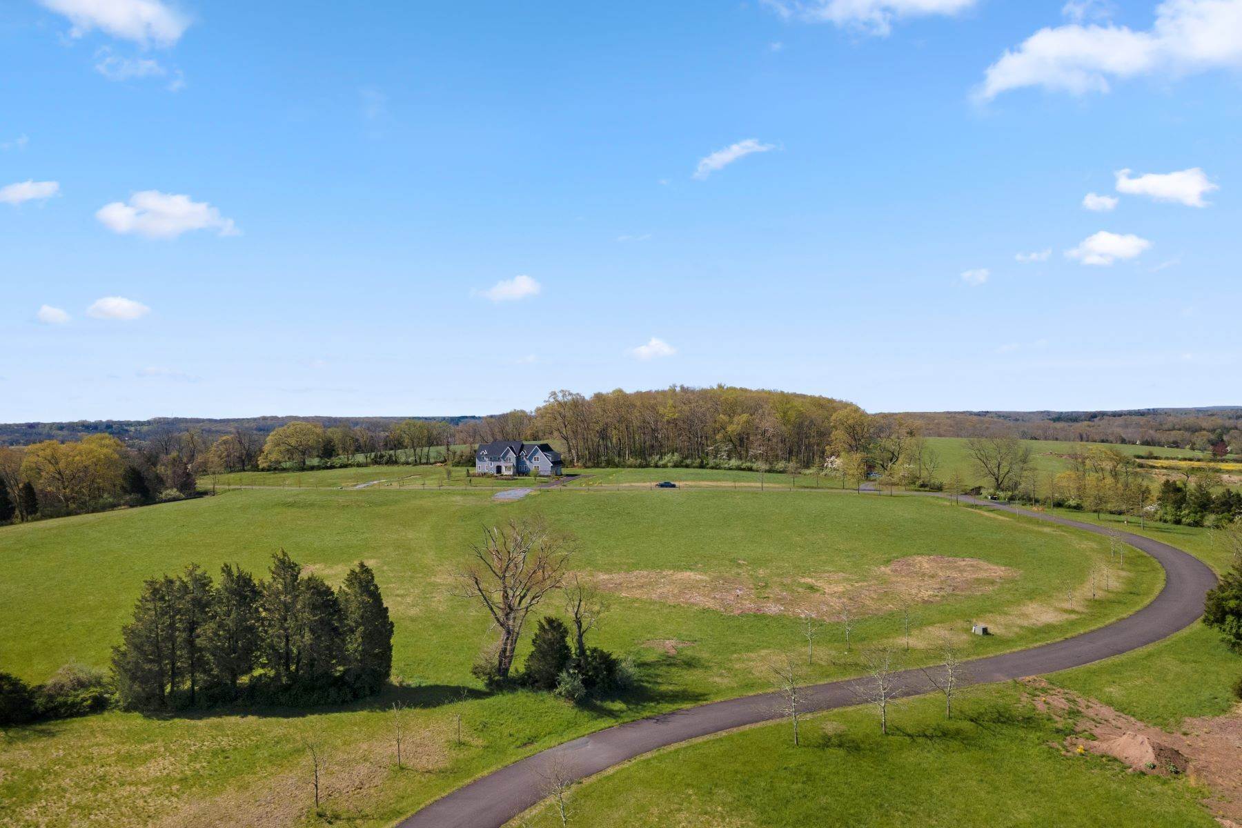 43. Single Family Homes for Sale at 11 Shull Farm Road, Erwinna, PA 18920 11 Shull Farm Road Erwinna, Pennsylvania 18920 United States