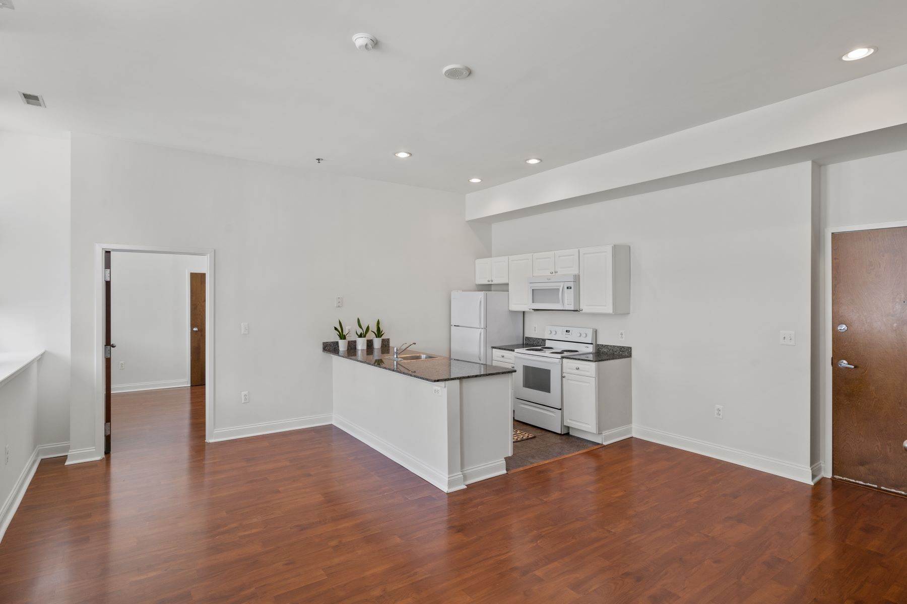 13. Condominiums for Sale at 1001-13 Chestnut Street, Philadelphia, PA 19107 1001-13 Chestnut Street, #603E Philadelphia, Pennsylvania 19107 United States