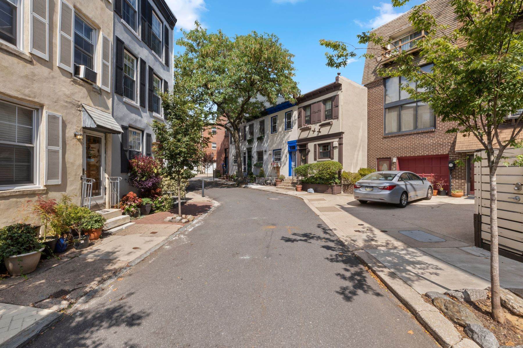 36. Single Family Homes for Sale at 558 North Judson Street, Philadelphia, PA 19130 558 North Judson Street Philadelphia, Pennsylvania 19130 United States